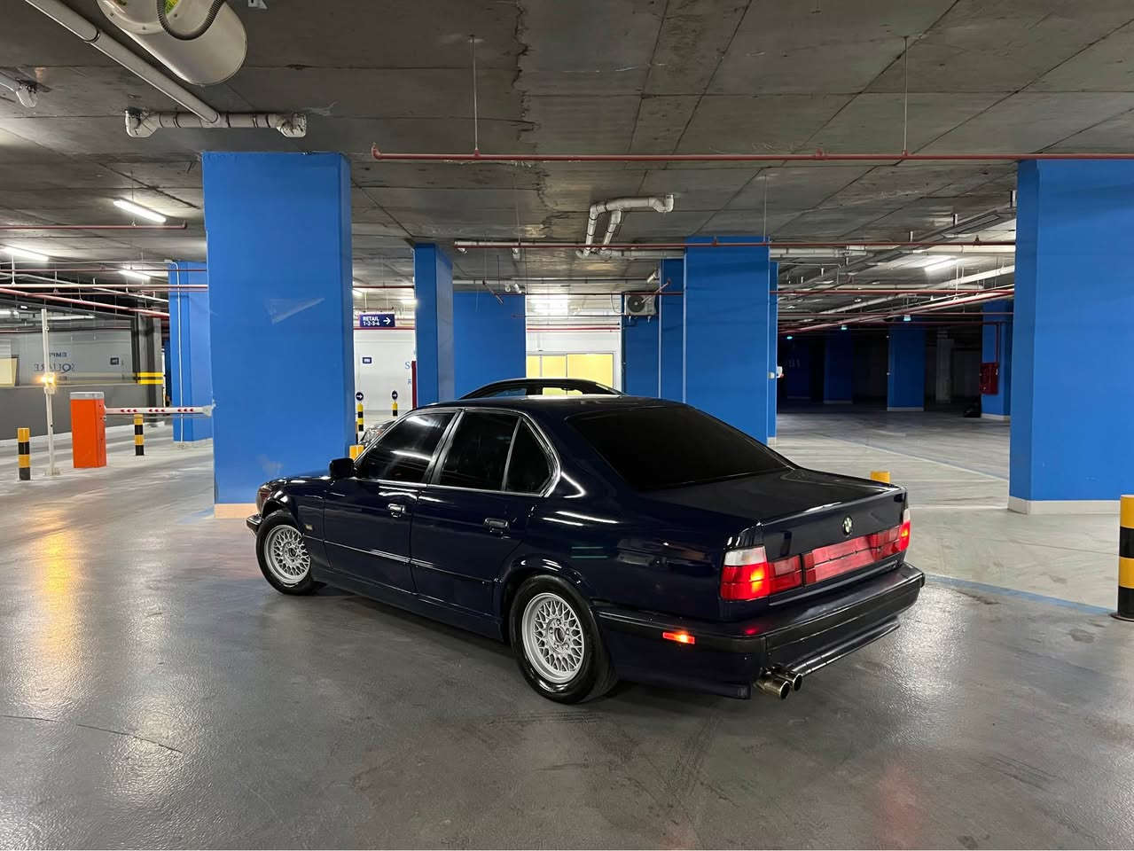 BMW 1990.  520
ره نگ نيلي 
تبريد 
گير عادي
گير مه كينه به شه رت 
ويل حه سير
لايت هه مووي تازه گؤريتم
بگلايتى تازه م لؤ به ستايه ناو كارتؤن خوم ده رم كردوه
هيج ليدرانيكى نيه په مپه لؤ جوانى 
سه ياره كه هه تابلي جوانه و بيكيشه يه 
ته قه و ره قه به شه رت تازه هه موو ژيره وه م گؤرينه كامل بيلادم به ستايه 
فحس و هه زه ى تازه بؤم كردوه 
سه ياره ره قه م اربيل ره قه م تازه يه باريك 
سعر $48وه ره قه مه جال $💰💵

***********  واتسئاب كوره ك 

BMW 1990  (520) 

لؤن.  نيلي
تبريد 
گير عادي 
گير محرك كهربائي كلشي بشه رت
ره قه م هه زه سه نه ويه كول جديد 
سه در كامل جديد بيلاديي
لايتات بگلايتات كامل جديد 
سياره بدون زه ره ر بدون حادث  به س سبوغ جه ماليه
سياره مابي نه قس به شه رت 
سعر سياره ٤٨ وه ره قه مه جال قه ليل 💵💰

ره قه م ساحب سياره *********** واتسئاب كوره ك أربيل, العراق
