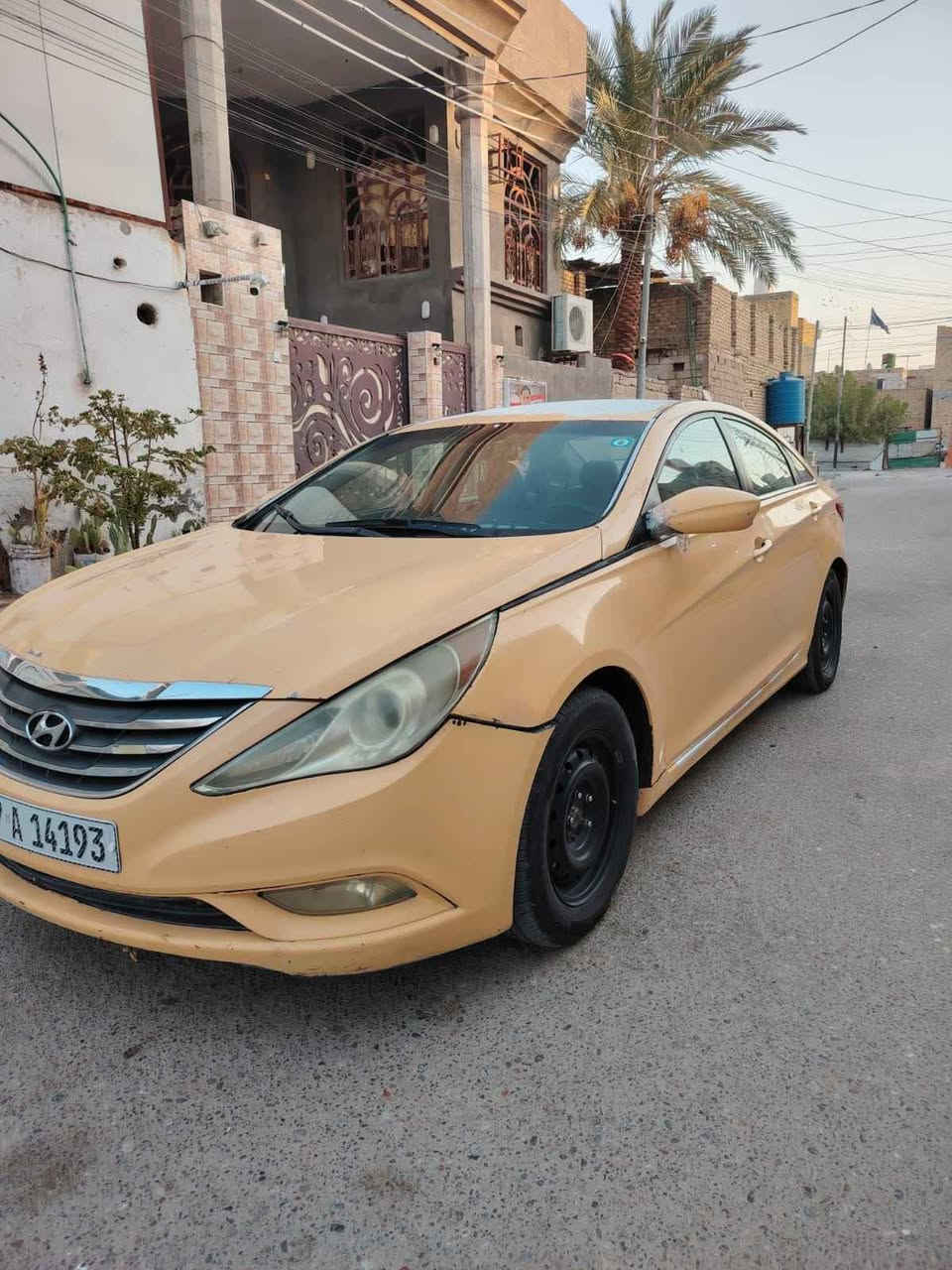 السلام عليكم
سوناتا ٢٠١٣ تكسي
رقم ذي قار بسمي سنويه ٢٠٣١
حادثه بنيد وجاملغ مكينه ٢٤٠٠ جي دي اي خير من الله 
مكان ناصريه مركز
السعر ٨٢ وبيه مجال 
التواصل *********** ناصرية, ذي قار
