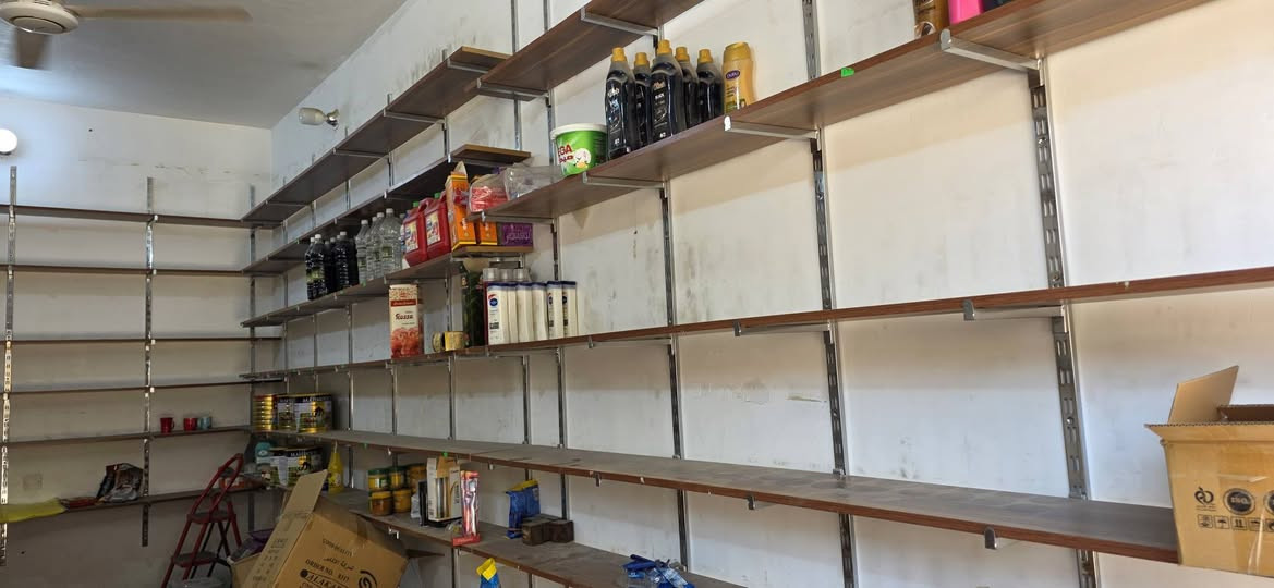 السلام عليكم رفوف للبيع خشب MDF درجة أولى 5 ألواح مقطعة الى 47 رف 
360c العدد 16 
300c العدد 7
255c العدد 12
105c العدد 12
سجة عدد 29 +ذراع رف 

للتواصل ***********
