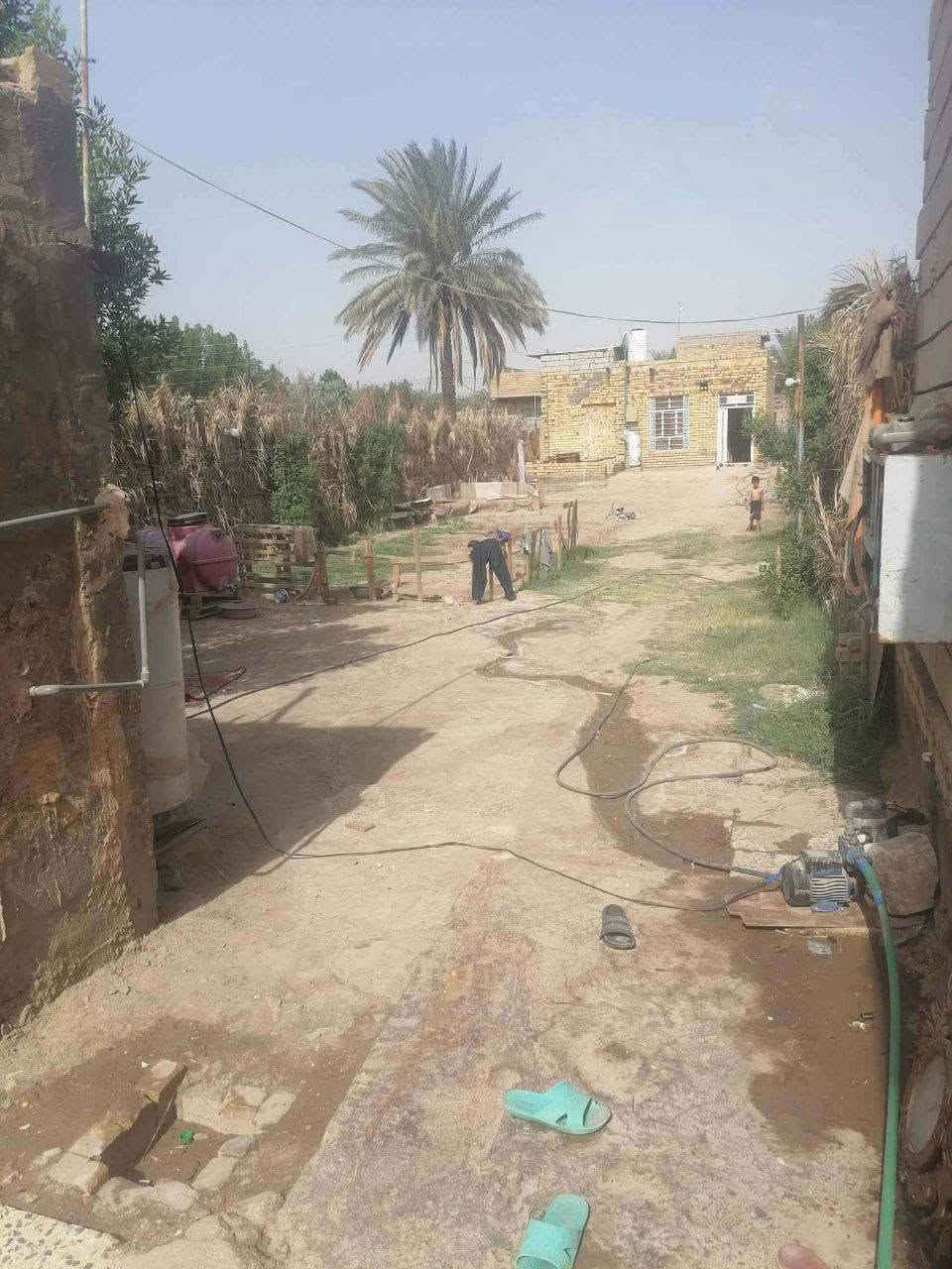 يا الله السلام عليكم 
شارع تبليط كهرباء اساله
 مدرسه ابدائيه ومتوسطه ١٠٠ عن البيت 
بيت للبيع بل العلاك مساحه 650متر 
ينباع سعر قطعه وسعر مناسب 
 سند 25 طابو زراعي مداور مباشر الاستفسار 
*********** 
***********
كافة القطع بل العلاك موجوده مساحات مختلفه
