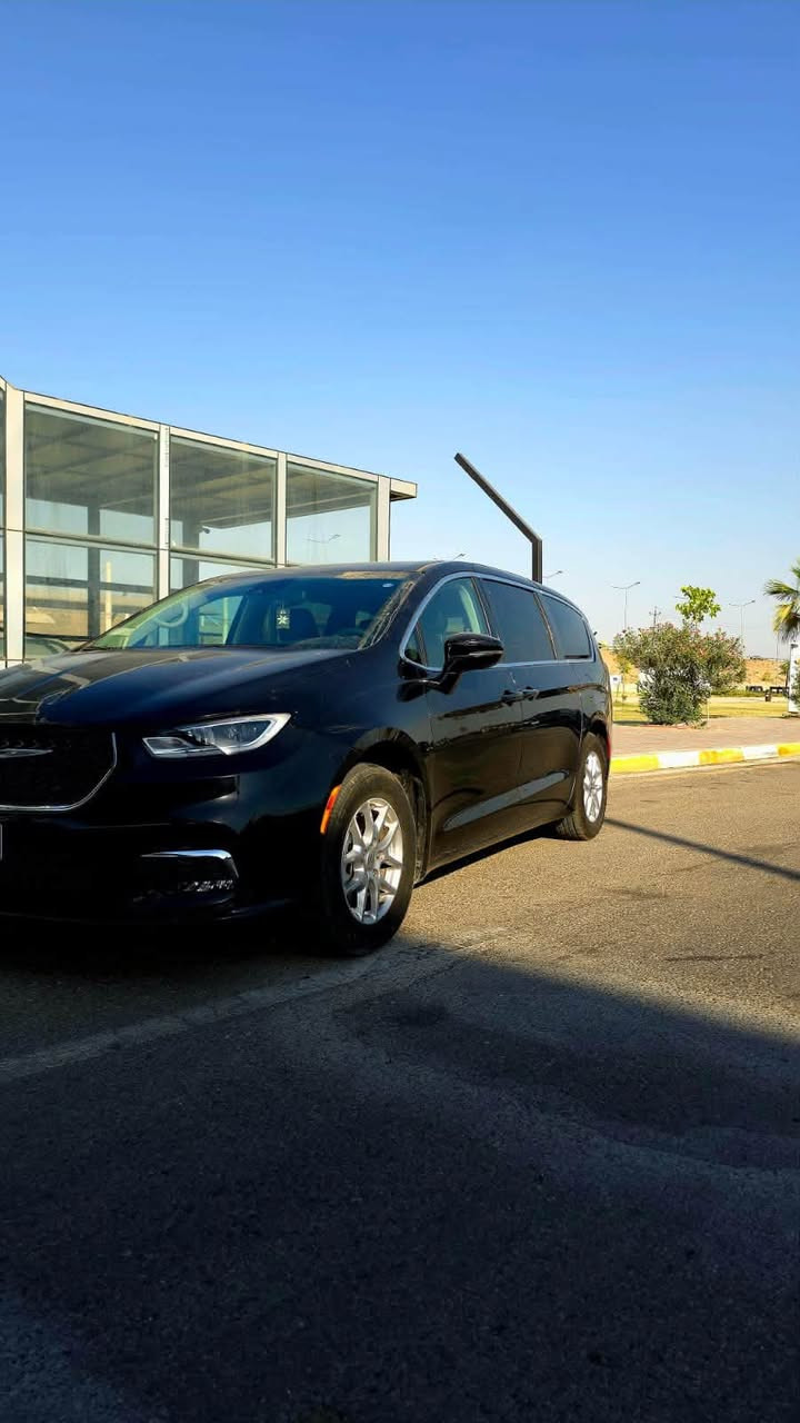 Chrysler pacifica touring L 2024 v6
كرايسلر باسفيكا تورنك ال ٢٠٢٤ 
محرك V6 سعة 3.6 لتر Pentastar
قوة 287 حصان
عزم 355 نيوتن متر
كير أوتوماتيك 9 سرعات
دفع أمامي FWD
خزان وقود 72 لتر تقريباً
صرفية وقود:
مدينة: 19 MPG
طريق سريع: 28 MPG
معدل: 22 MPG 
✅ أبواب جانبية كهربائية منزلقة
✅ باب خلفي كهربائي
✅ تشغيل عن بعد Remote Start
✅ دخول ذكي Keyless Entry
✅ تشغيل زر Start/Stop
✅ شاشة Uconnect 5 قياس 10.1 إنج
✅ Apple CarPlay
✅ Android Auto
✅ Bluetooth
✅ أوامر صوتية
✅ تحديثات OTA
✅ شاشة معلومات رقمية للسائق
✅ منفذي USB أماميين وخلفيين
✅ تكييف أوتوماتيك ثنائي المناطق
✅ تكييف خلفي مستقل
✅ مقاعد أمامية مدفأة
✅ مقعد السائق كهربائي 12 اتجاه
✅ دعم قطني كهربائي للسائق
✅ مقود مدفأ ومكسو بالجلد
✅ ستائر تخزين كثيرة داخل السيارة
الصف الثاني يختفي بالكامل بالأرضية.
الصف الثالث يختفي بالكامل بالأرضية.
تتحول السيارة تقريباً إلى فان شحن خلال دقائق.
✅ Adaptive Cruise Control
✅ Lane Keep Assist
✅ Lane Departure Warning
✅ Blind Spot Monitoring
✅ Rear Cross Traffic Alert
✅ Forward Collision Warning
✅ Automatic Emergency Braking
✅ Rear Parking Sensors
✅ كاميرا خلفية ParkView
✅ Hill Hold Assist
✅ 8 وسائد هوائية تقريباً 
السيارة ماشية ٣٧ الف ميل 
السيارة جديدة و نظيفة ما بيها اي نقص ، حادثها فقط بارد براس البنيد و الجاملغ بدون اي صبغ 
الحادث جاي على حساس الايرباكات ف طاكات رغم الحادث كلش بسيط
داخله كتاب شهداء رقم الانبار 
السعرر ٢٦٠ 
الاستفسار ***********

