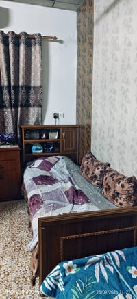 تخت • ميز تواليت • كوميدينة