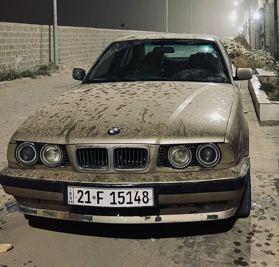 سلام عليكم بي ام 525مسكر للبيع بجم عريض تبريد شغال فتحه شغاله كهربائياتها كلها تشتغل  سنويه ل٢٩ الكير بي مشكله مترجع بك بس تنميراته طبيعيه سعرها ٤١ وبيها مجال مكانها نجف ***********
