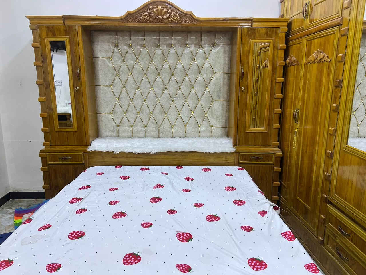 غرفة نوم صاج • ضخمة • كوت زين القوس