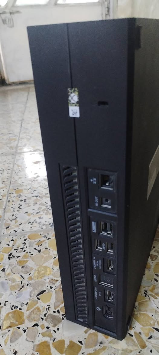 اكس بوكس وان فات ما مفتوح 
جهاز استخدام شخصي لا بالة ولا امزون 
كامل بدون جوستك ويا كارتونته 
السعر 75 قفل
واتساب ***********
