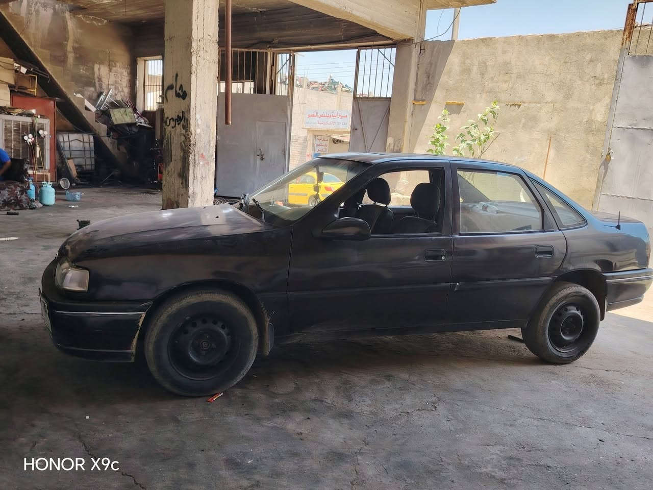 السلام عليكم اوبل فيكترا حجم 20 قبعه أسود تبريد أصلي دفع ربعي ملغي مصلح دوير ودوسات مصبوغ جمليه  سياره اي ضرار مبيه سياره رقم نينوى بسم منه طخم جديد الكدام  سعر35 بيه مجال***********
