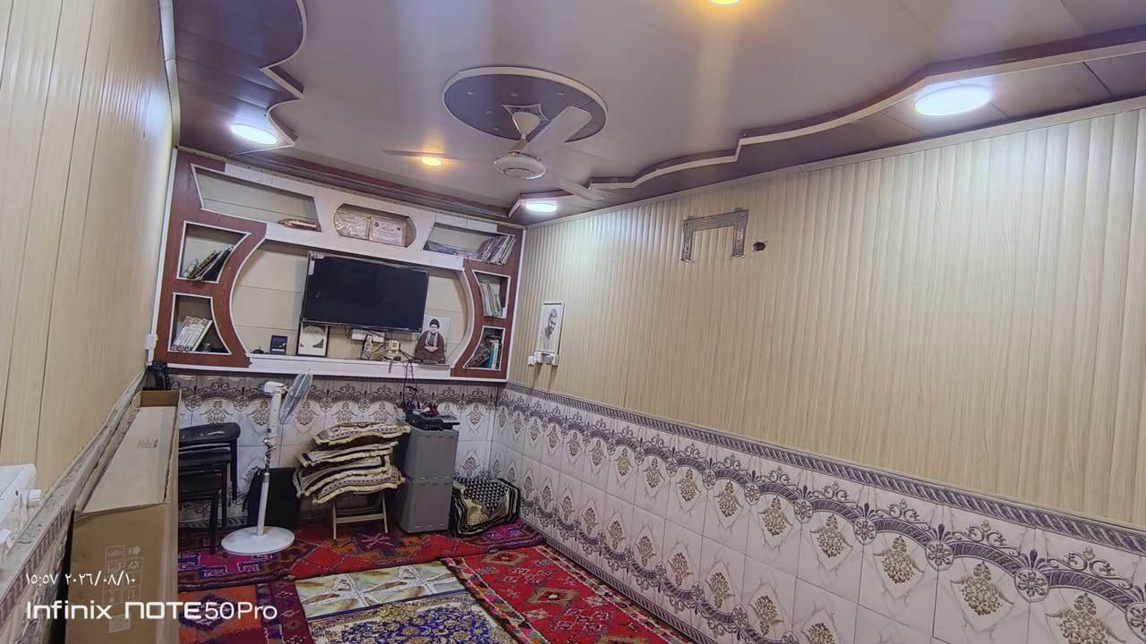 بيت تجاوز مساحة ٢٣٠ متر
بي محل وحديقه واستقبال وغرفتين نوم وحمامين داخلي وخارجي وترك ومطبخ كبير بشارع الكهرباء ***********هذا رقم راعي البيت
