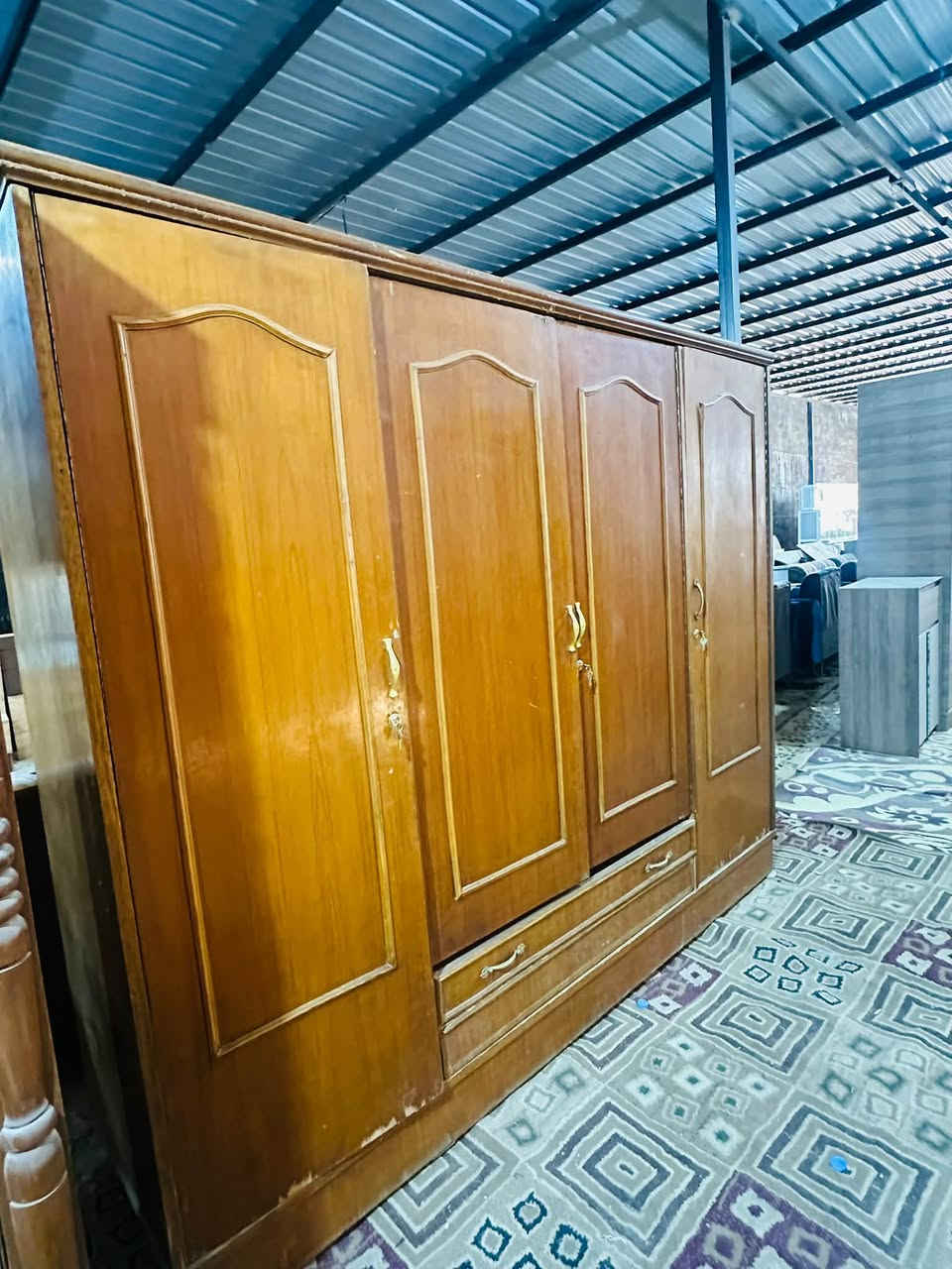 نشتري ونرواس جميع الاثاث المستخدم في مزاد بيروت العنوان كاطون الرازي ***********
شعندك اثاث دزلي
