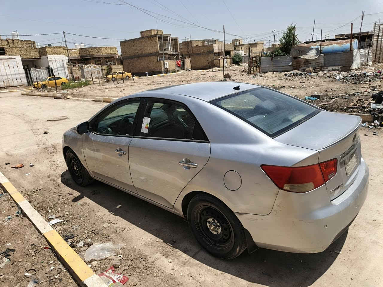 سيراتو ٢٠١٢  للبيع 
بيها ضعف بالمكينه وبيها باردات  السيارة وارد خليجي 
المكان ذي قار الشطرة السعر ٧٥ وبيها مجال
***********
