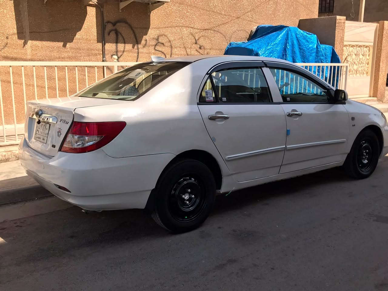 السلام عليكم سيارة  BYD F3للبيع بل اقصاد 
كير ومحرك لانسر سيارة تبريد ثلج تخم تاير سياره جاهزة عل اخر حباية بدون ضربة بيها صبغ اماكن بصيطة مكاني البياع***********
