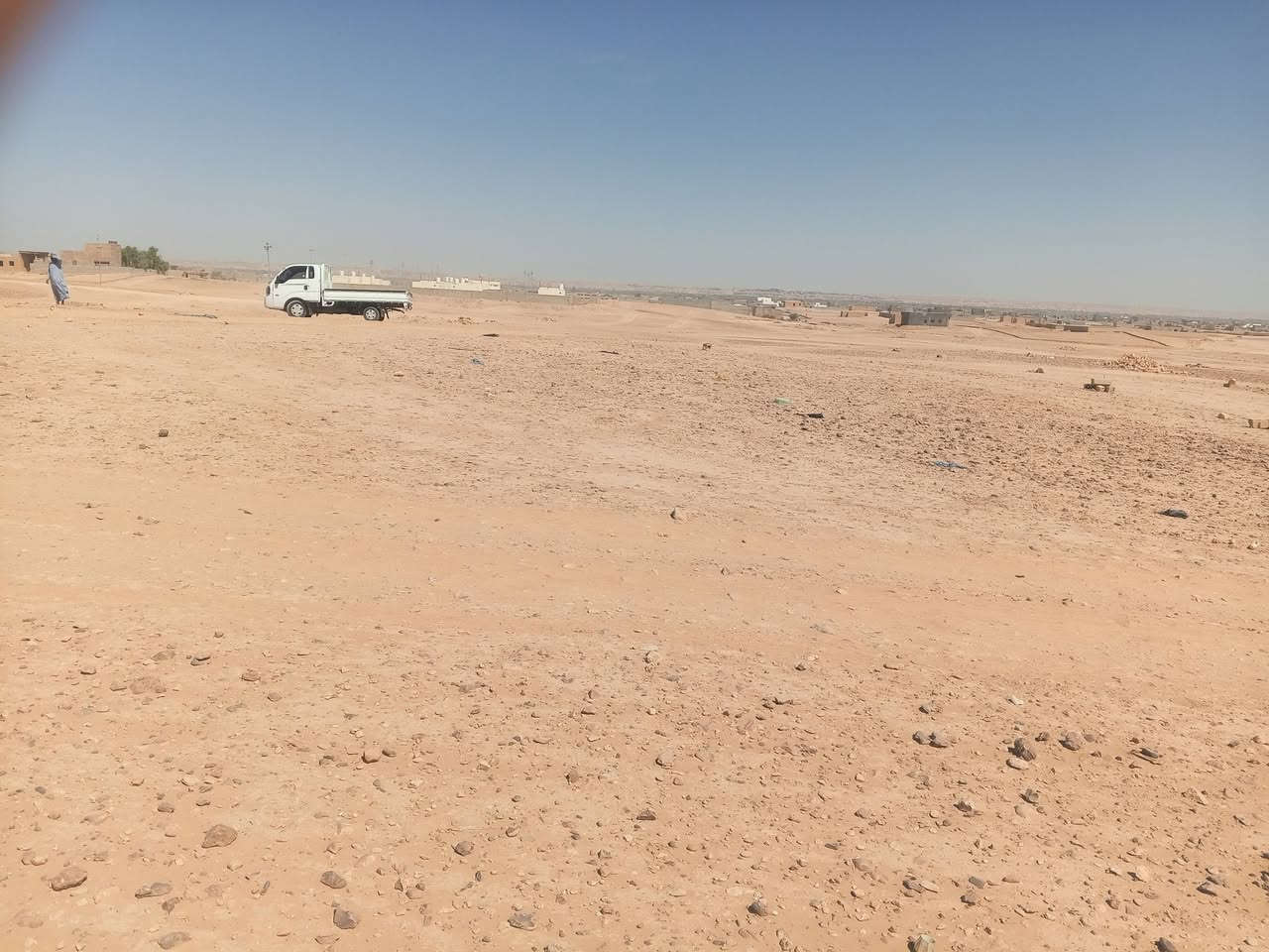 #هام_للبيع
السلام عليكم قطعة ارض للبيع 1000متر مجاوره شقق البحي الأمين مكفوله عشائر ومكفوله من المسح مو يمها  قطعه حلوه وعاليه علئ شارع 10متر والسعر بعد ماوصلت شي للأستفسار اكثر الاتصال ***********

