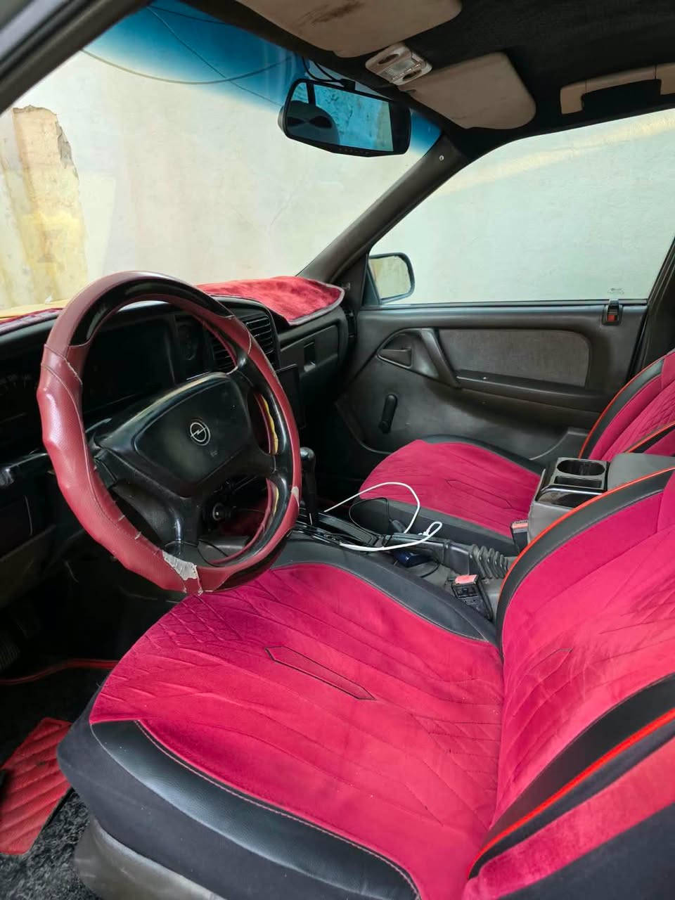 🚗 للبيع أوبل 
🔹 اللون: رصاصي
🔹 كير أوتوماتيك
🔹 رقم أنكليزي حديث 
🔹 داخلية مرتبة وفرش أحمر ارضيات مدوشم كامل
🔹 جناح خلفي رياضي 
🔹 مناسبة للاستخدام اليومي و الطرق الخارجية
🔹 لايت زنون ابيض عالي _ناصي 
🔹  كامرة خلفية 4K
🔹 اضاءة LED داخلية 
🔹 بيها أوڤر رياضي كبس سرعة عالية 

الكهربائيات كلها شغالة والسيارة نظيفة ومرتبه غرفتها نظيفة ما يحتاجلها مصروف ابد مرتبة على آخر حباية شغل وامشي وين ماتروح بيها روح....

📍 الموقع: الموصل
💰 السعر: _33 _ورقة ،قابل للتفاوض 
للتواصل: 📞 ***********
