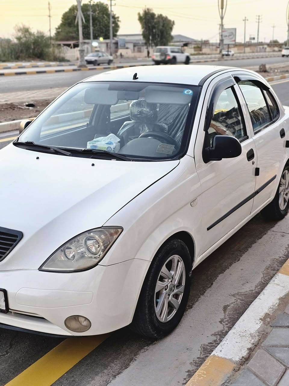 من رخصت الادمن المحترم 
طيبة موديل ٢٠١٨ مكفوله عدا بارد قليل جدا في الجاملغ الخلفي عكس السايق الديوانية العروبه كير محرك حدادية تبريد ثلج جيده جدا مال بيت وعلى ايد وحده السيارة نظيفه جدا ماتخسر علية فلس واحد جاهزه مجهزه الشرط الوحيد مداور خلال اسبوع سعره ٥٢ ورقه وبيه مجال قليل للتواصل واتساب مازنجر من خلال رقم الهاتف ***********
