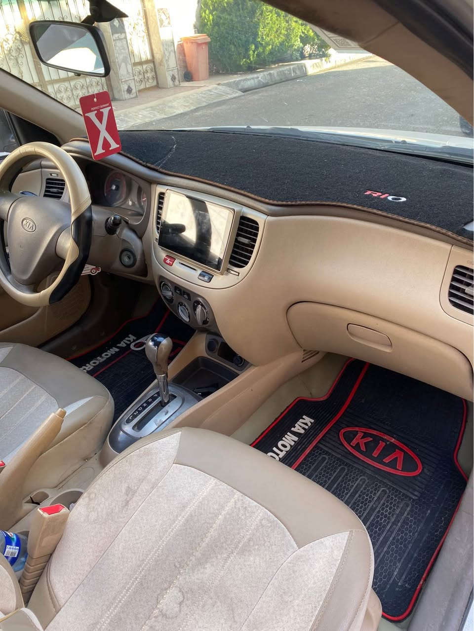 كيا ريو ٢٠١٢ خليجي كير محرك تبريد ثلج بشرط طخم تاير جديد رقم وسنويه وهزة جديداشاير بلمري شاشه وكاميرة  السيارة على وضع الشركة بيها شبر حافة البوند صبغ السعر ٨٧ ورقة. ***********.   *********** دهوك, العراق
