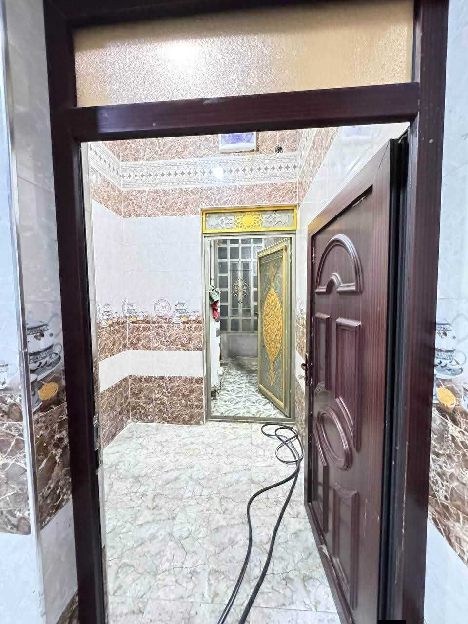.
   اعلان  يوجد بيت للايجار طابق ارضي
مساحه 200 متر بناء جديد يحتوي على غرفتين كبيرتين وصاله ومطبخين حار وبارد ومنورين وطرمة كبيره
الموقع : الرمادي قرب فلكة الملعب الشارع السايدين بين حي البكر والملعب سعر الايجار 500 الف 
للاستفسار الاتصال: على الرقم. ***********2 او وزيارة مكتبا مكتب. المسرة للاستثمار العقاري العنوان الرمادي حي الشرطة قرب النادي الملكي
