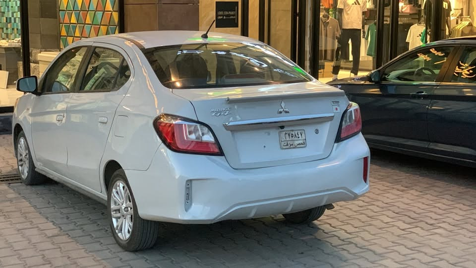 ميراج للبيع مواصفات معروفة  اربع قطع تبديل  وصبغ 

سيارة بدون رقم   بسمي كاملة مكملة تبريد ثلج

   السعر ٦٥ ورقة وبية مجال شي بسيط  

الاتصال واتساب ***********

