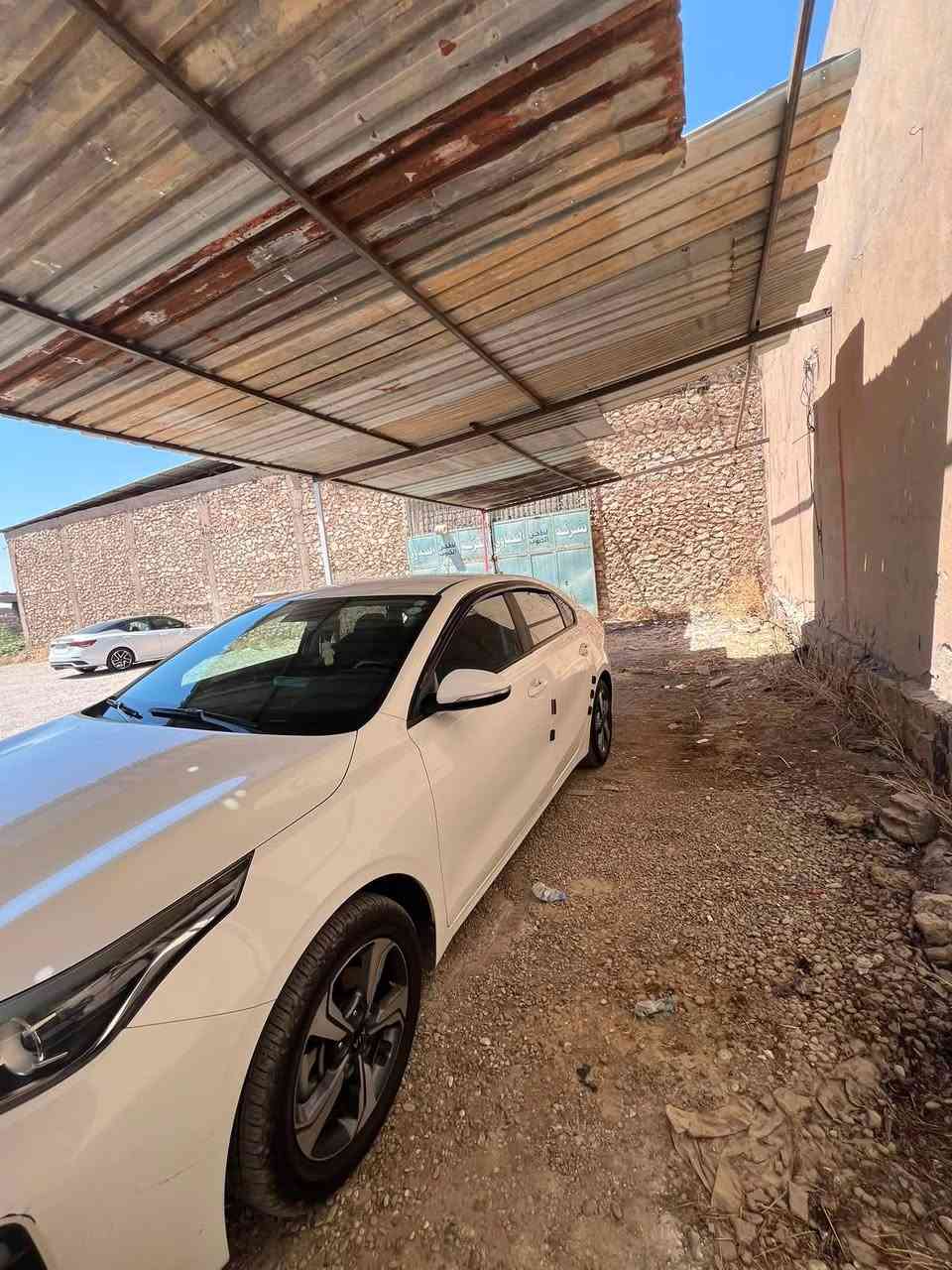 لبيع
كيا سيراتو وارد خليجي . موديل 19 سياره نضيفه مابيها ضرر محرك 16 دوش تحكم بل ستيرن مري شفط سياره حيلل حلوا السعر 165بيها مجال بسيط  رقم الهاتف ***********
