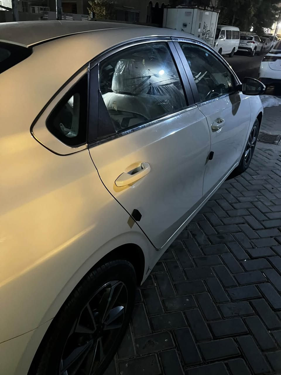 كيا سيراتو للبيع موديل 2024 فول مواصفات محرك 2000 دوش فتحه حساسات 5 ويل كب مري كهرباء فول تحكم ستيرن سياره مكفوله كفاله عامه ماشيه 16700كيلو متر سياره مدوشمه وجاهزه كشنات وارضيه سياره باسمي تحويل مباشر استعمال مال بيت نظيفه كلش رقم صاحب السياره *********** مكان السياره بغداد الوزيريه
