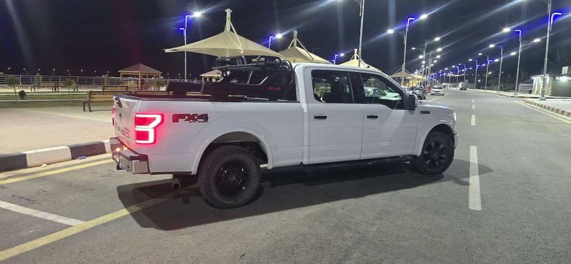 بيع مستعجل. سلام عليكم. فورد  f150لاريت. كلين. بيه شبر بلبنيد وشبر بلجاملغ الخلفي.السونار  موجود.   سياره. موديل 2017     سنويه وهزه جديده بأسمي شرط التحويل.  ثاني يوم  رقم اربيل. 
محرك 6سلندر 3500.تيربو
باب طويل بدي طول.  فول مواصفات عدا الفتحه   سياره 175 وبيه مجال.    
 بصمه.  دخول ذكي.  
لايتابيض.  
 خمس كامرات.  محيطيه.   
كشن كهرباء. خزن.  
مري كهرباي.   اشاره وكامره وحساسات
رادر بلمري. 
رادارات بلبك لايت.  
 تشغيل  عن بعد. 
شاشه كبيره 
تبريد ثلج  
كشنات  جلد تدفئه وتبريد.   
ستيرن هيتر 
 تخم تاير. ويل كب جبلي 18
باب البدي هيدروليك
اناره بلبدي. 
تبريد قطعتين
كير طياره 10نمر. 
  
***********
***********
مكانه الانبار قضاء راوه
