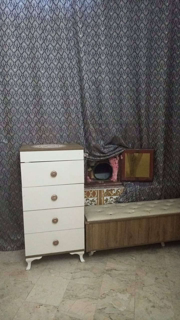 غرفه نوم للبيع تركيه 9قطع نضافه 80٪ مستعمل400الف مكان بغداد الدوره ***********
