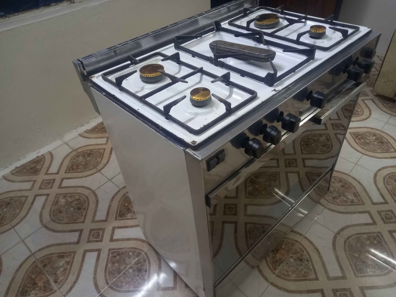 طباخ عشتار الاصلي للبيع شرط الشغل السعر ٧٥ ألف العنوان موصل حي الصدام بعد السيطرة عالشارع العام طريق بعشيقه *********** *********** يوجد توصيل داخل الموصل أجره عالمشتري موصل, نينوى

