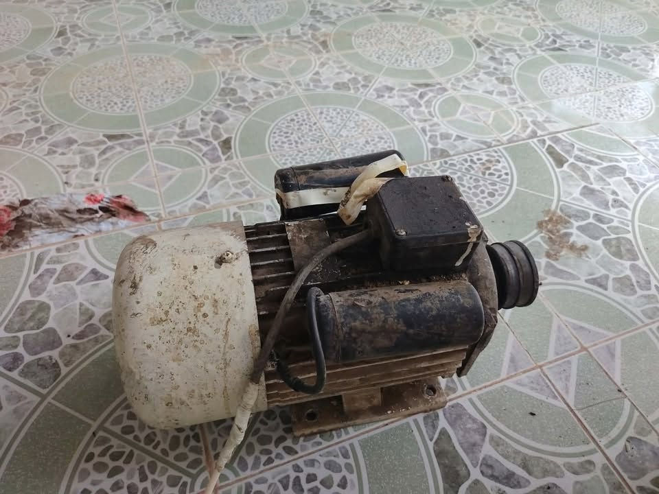 سلام عليكم عندي هذا ماطور مال مكينه جبير قوه مال 3 حصان كلش نضيف بدون تصليح رقم مبايل ***********
