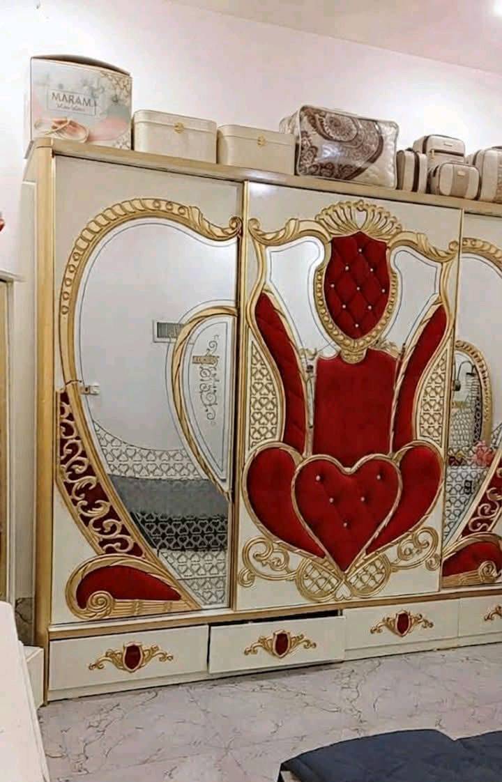 غرفه مستخدمه نضافه 98٪ متكونه من 9 قطع بـ 750 وبيها مجال