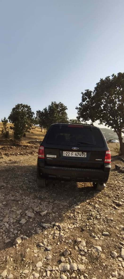 فۆرد اسکیپ 2008 لیمتدی فول مواصفات 
شەش پستن 
کوشن جلد
کوشن کارەبای
کوشن هیتر 
سەقف سلایت 
دەبل اکسل 
بێ سبوخ 
یەک پەلە ساردی هەیە 
294000 رۆیشتیە 
سعری82
رەقەم تەلەفۆن ***********
*********** أربيل, العراق
