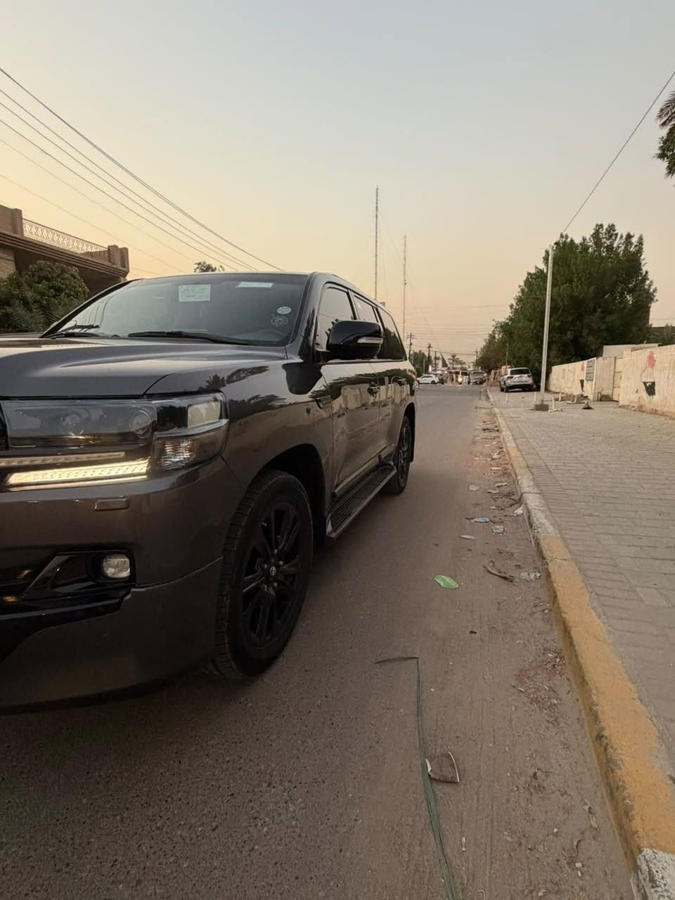 السلام عليكم للبيع لاندكروز موديل 2018 لون فيلي غامق فئة شركات معروفة مواصفاتها كراسي جلد + كهرباء اسلايت بصمة وبعد بيها مواصفات سيارة جديدة مال بيت استعمال شخصي ماشية 92 الف حقيقي شرط الفحص السيارة جاهزة بدون اي نقص مكفولة من الصبغ بيها فقط بارد شي بسيط جدأ اني مسوي بيها سونار وموضح كلشي بالسونار حته لا اتعبك ولا اتعبني السونار منشور وي الصور رقم بغدادالجديد بأسمي والتحويل مباشر السعر المطلوب 405 ورقة مكان السيارة بغداد ال كرخ حي الجامعة شارع الربيع للستفسار هاذا الرقم *********** وشكرأ
