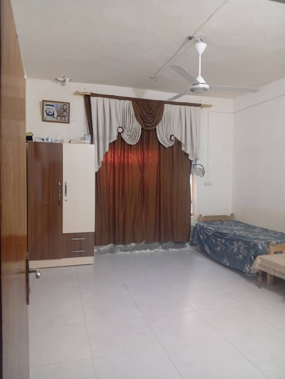 💥 السعر : 70 قابل للتفاوض 💥 

🏡 دار للبيع ( طابقين ) 
📐المساحة / 160م   ( 7,5 * 22 ) 
🧾زراعي قرار 25 

💥 الدار يتكون من طابقين 

✅  الطابق الاول / استقبال ، صالة ، مطبخ ، غرفتين نوم ، صحيات 
✅ الطابق الثاني/ غرفتين نوم ، صالة ، سطح 

خدمات كاملة / شارع تبليط 6 متر 

الموقع / بهرز ـ نزلة علي الهادي ـ قرب جامع الدواسر الكبير 

للأستفسار / ***********
