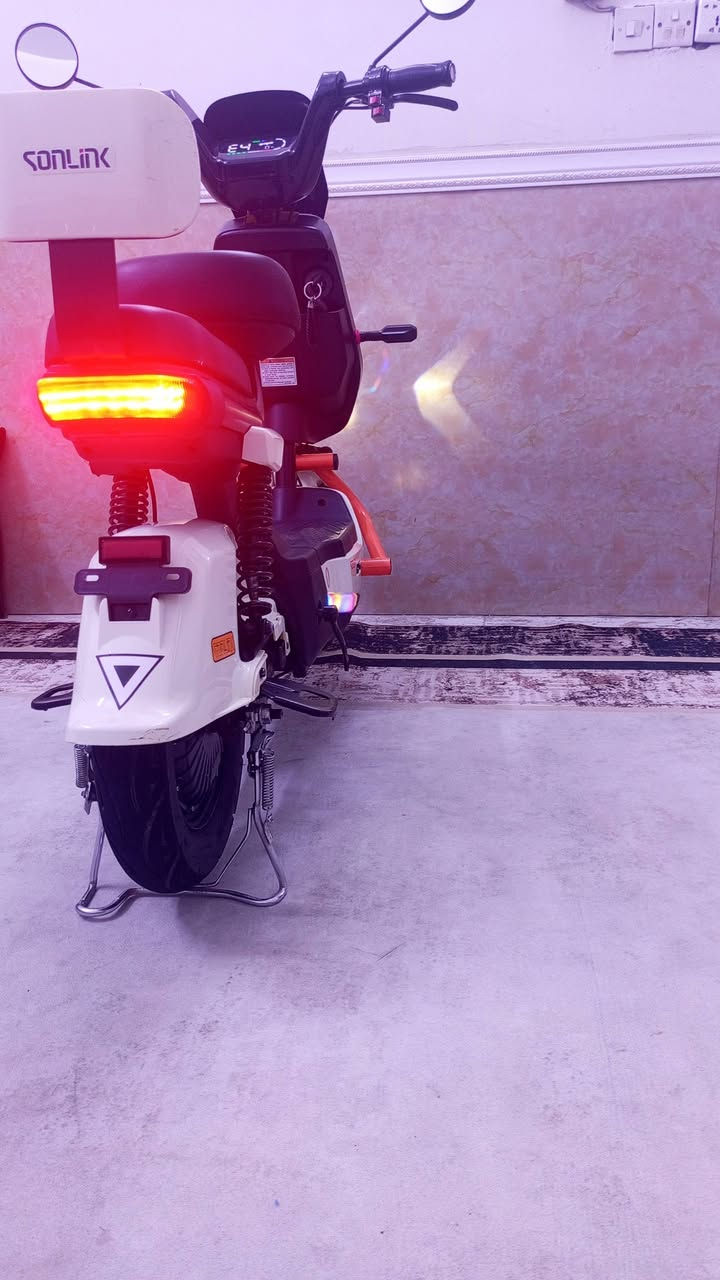 السلام عليكم دراجه شحن للبيع شركه سونلك شركه صينيه معروفه دراجه تخبل جديده✨ امبدل بيهة بد تأير خلفي اربعه باتري جدد دراجه ما متعوبه سرعه40 مطلوب بيهة 350 أو بيعة مجال بصيط للتواصل 7773080630
