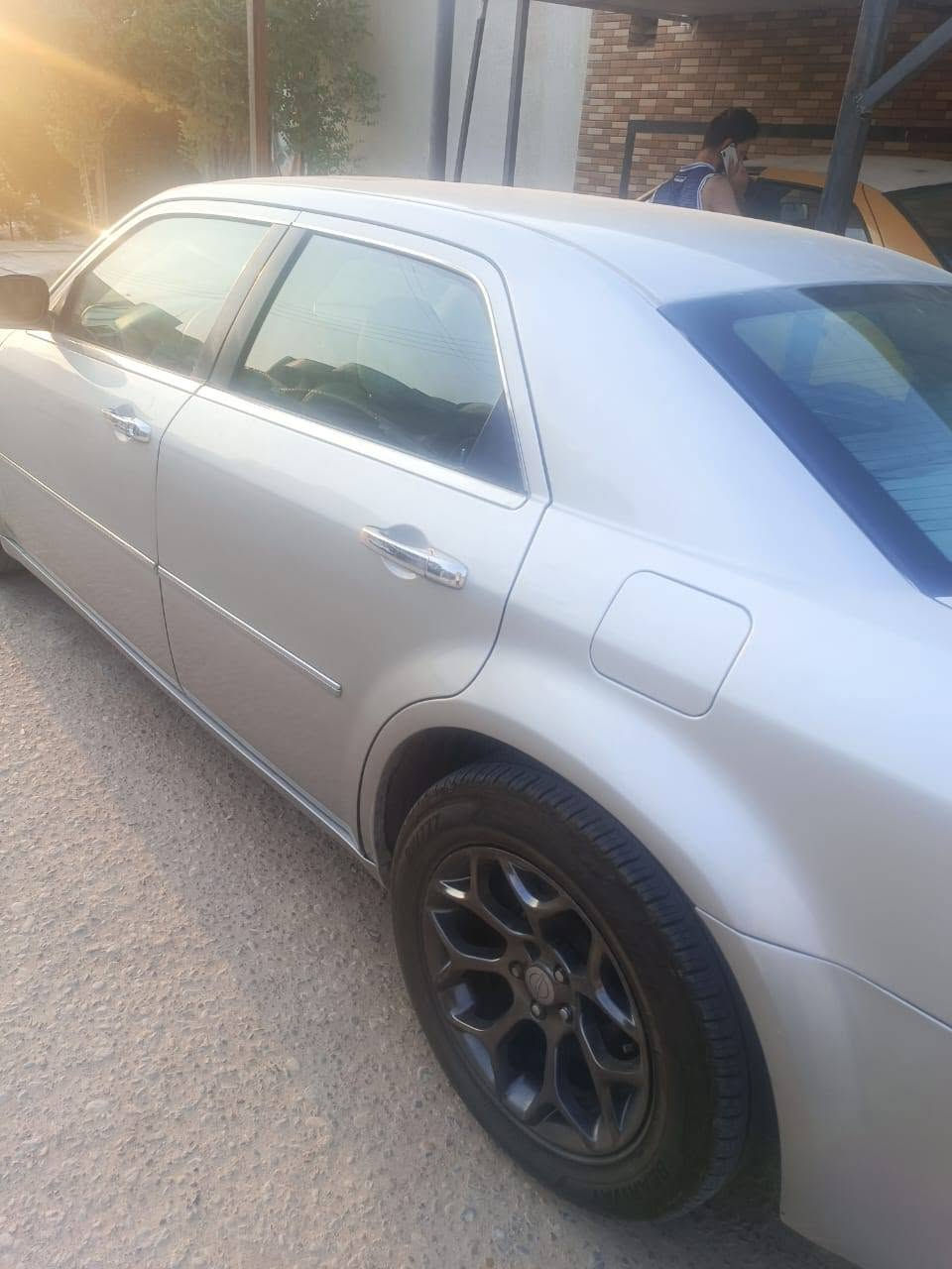 أوباما موديل 2008 مكفوله من الكص والعشائر وانتربول فول مواصفات محرك 3500 جاهزه نقصها بس كمبريسر تبريد مكانها ميسان العماره السعر 50 ورقه رقم الهاتف ***********
