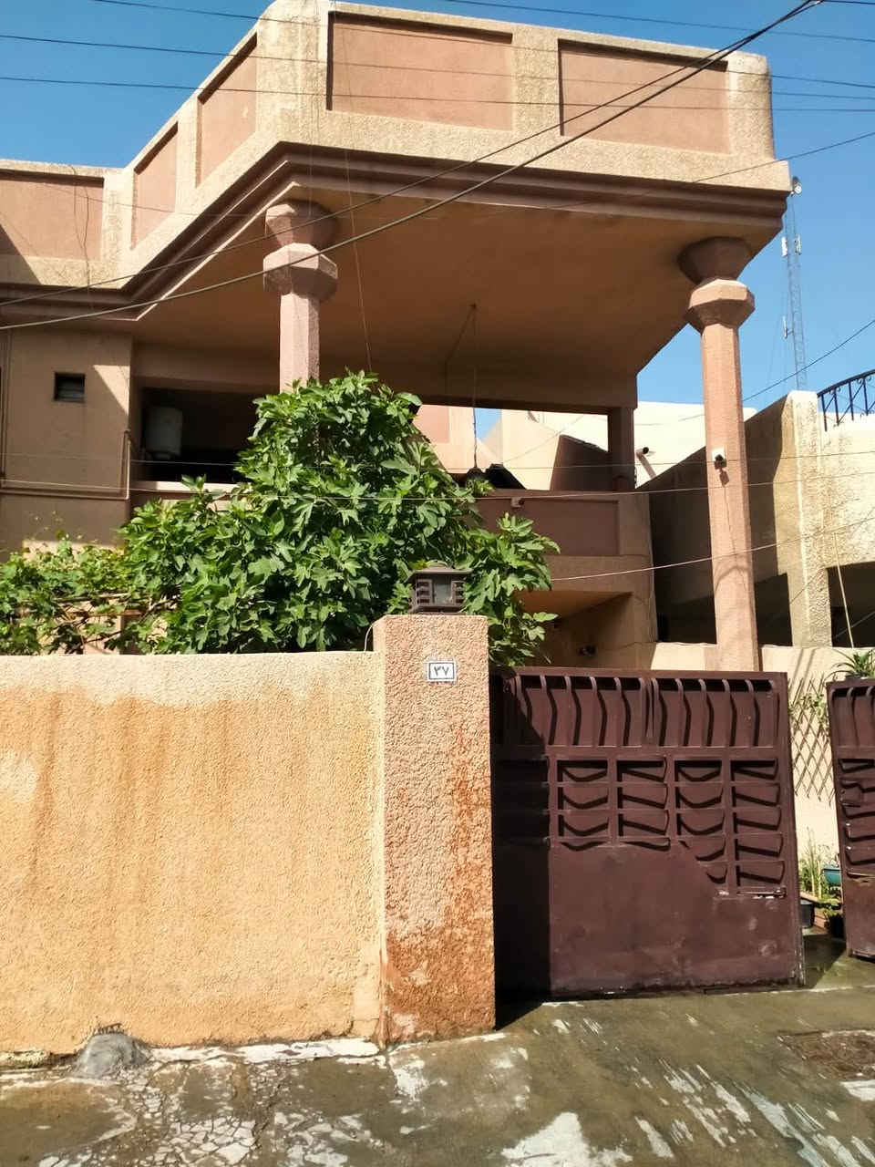 عقار للبيع في منطقه الدورة حي الوادي المساحة ١٧٥ 
الواجهه ٩ الا ربع النزال ٢٠ 
يحتوي ٤ غرف نوم استقبال عدد ٢ كبير ومتوسط 
مطبخ وخدمات عدد ٣ 
بالكون كما موضح بالصور 
مكلف بالنشر اني للتواصل مع صاحب الدار لمعرفه السعر على الرقم ***********

ملاحظه العقار طابو ملك صرف مو زراعي
