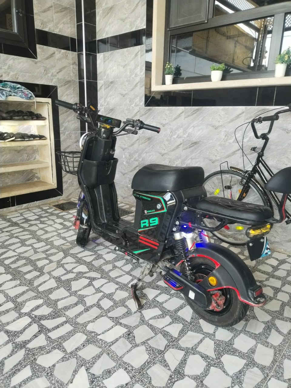 للبيع ماطور شحن R9
ماطور جديد السعر ٥٠٠ بي مجال
الشراي يجي خاص او يتصل ***********
