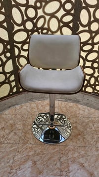 كرسي ستول بار عالي متين نظيف جدا استعمال (6 اشهر) فقط سعر الشراء (95 ا...