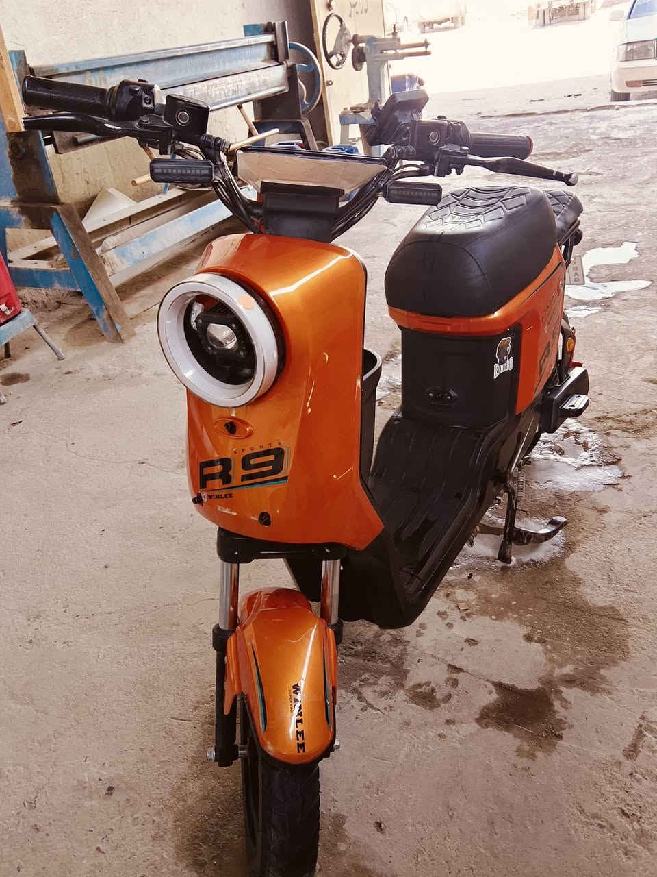 سلام عليك دراجه R9 جديده موديل 2025 دراجه بطاريات جديدات سعر 350 المكان البصرة الزبير *********** بيه واتساب

