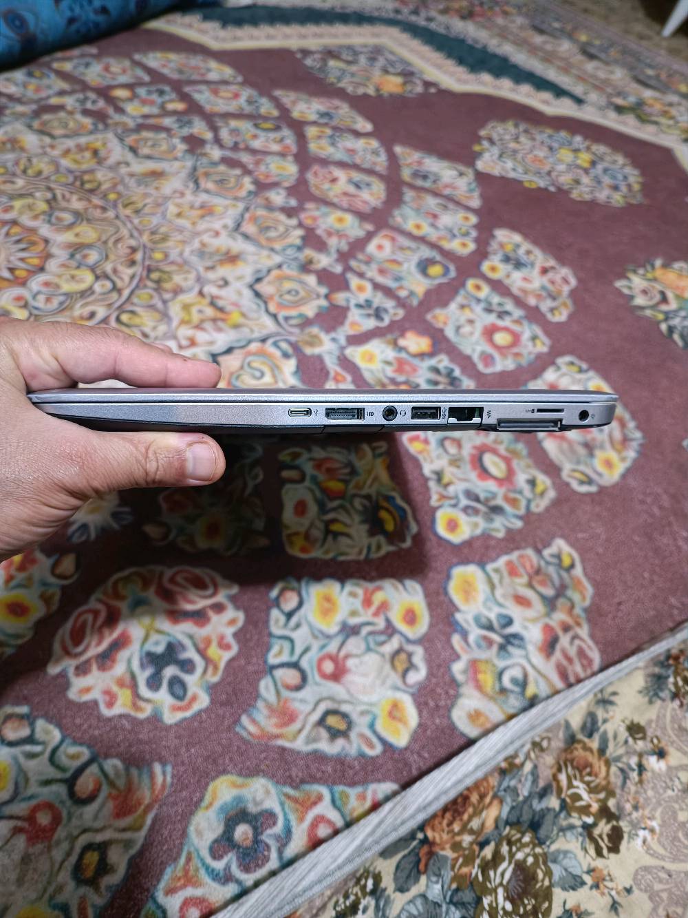 لابتوب hp Elite Book G3 حجم 15.6 سلم 
كور اي 7 جيل 6 رام 8 هارد 256
نظافة 100% سعره 300 الف 
*********** واتساب