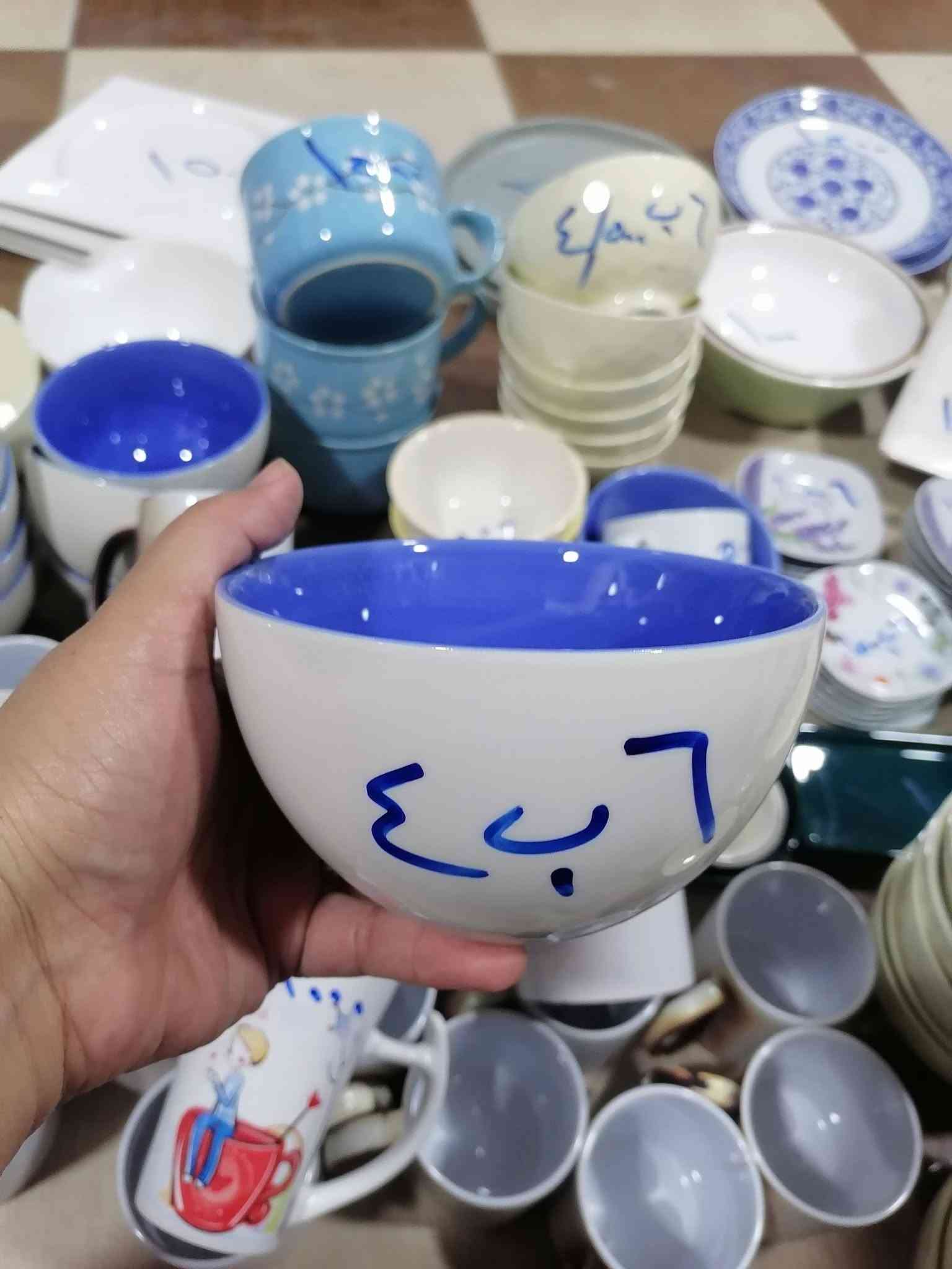 مواعين ملون
