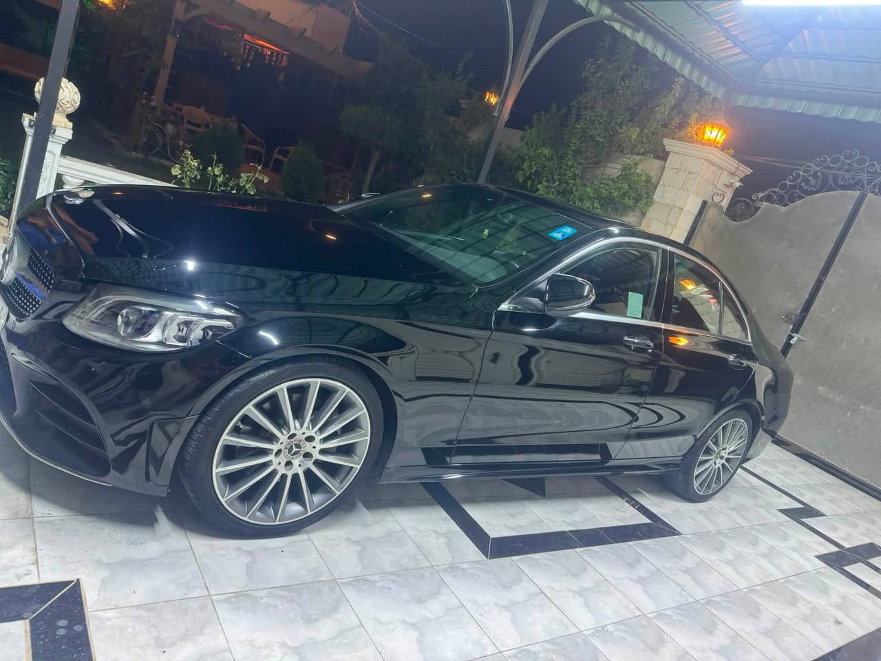 سلام عليكم مارسيدس c300للبيع موديل 2021amg فول مواصفات داخل احمر وارد امريكي بيها صفحه كلير بدون دواخل بدون ايرباك السيارة ماشية 87الف كيلو السعر جوه السوك 198ورقه وبيها مجال حك الجيه رقم بغداد بسمي تحويل مباشر مكاني ديالى بعقوبة 
رقم الهاتف ‭***********‬
رقم الواتساب ***********
