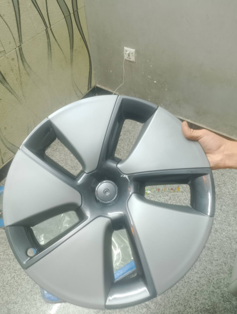 سلام عليكم غراض مال تيسلا
بك لايت مستخدم قليل ويل كب جديد وجامه جديدة قيم واخذ ***********
