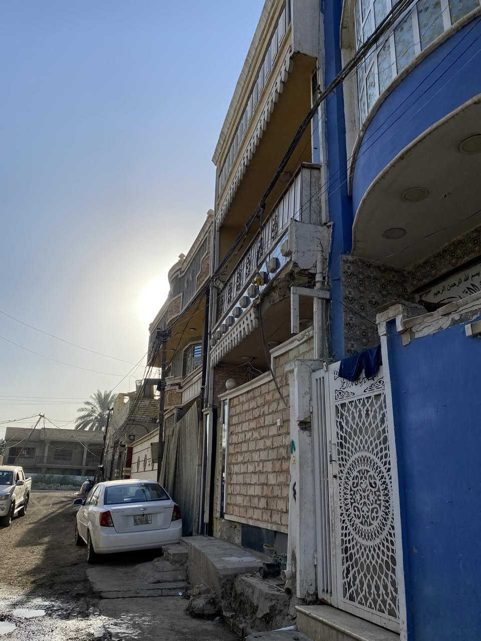 دار لليجار 3طابق بيت جديد وقريب على الشارع العام 3غرف نوم سويتات  منطقت الملالي قرب سيطره الزنجيل  *********** واتساب
