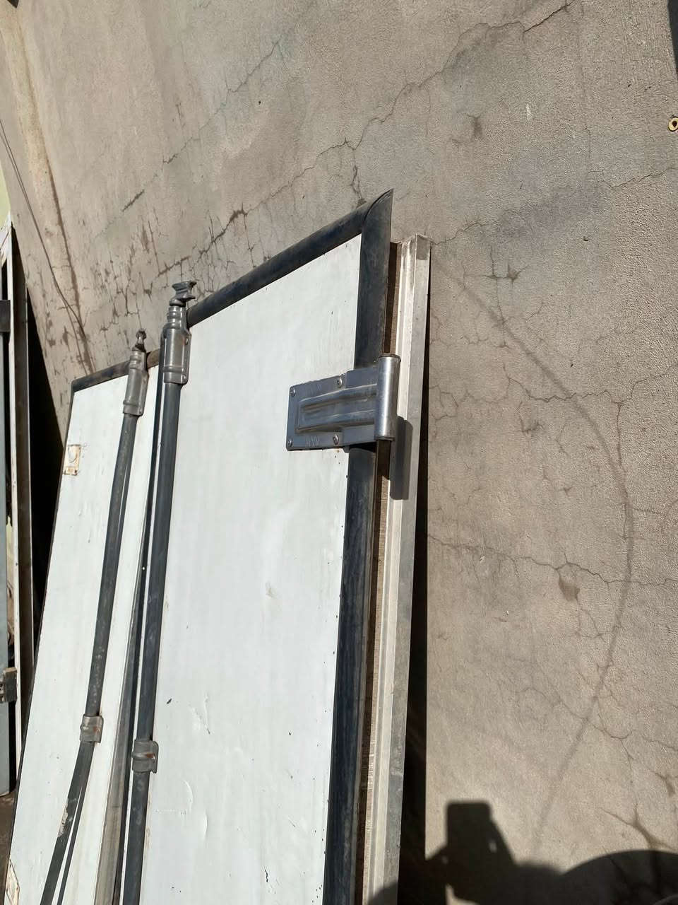 ابواب برادات للبيع العنوان بغداد ***********
