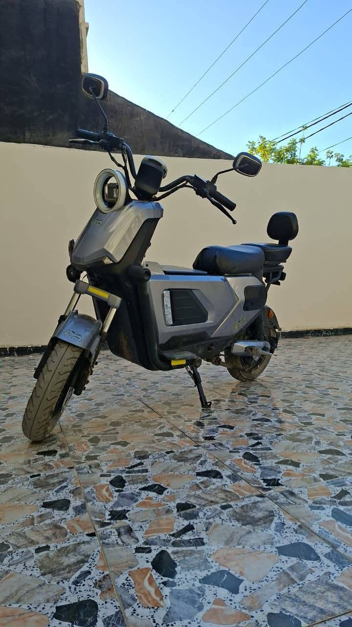 ‏دراجه سيزر ليو الجيل الاول  بطاريه ليثيوم فوسفات الحديد A 50 تمشي بالشحنة الوحدة 120 كيلو متر 4 سرعات للاستفسار اتصل ***********
‏
