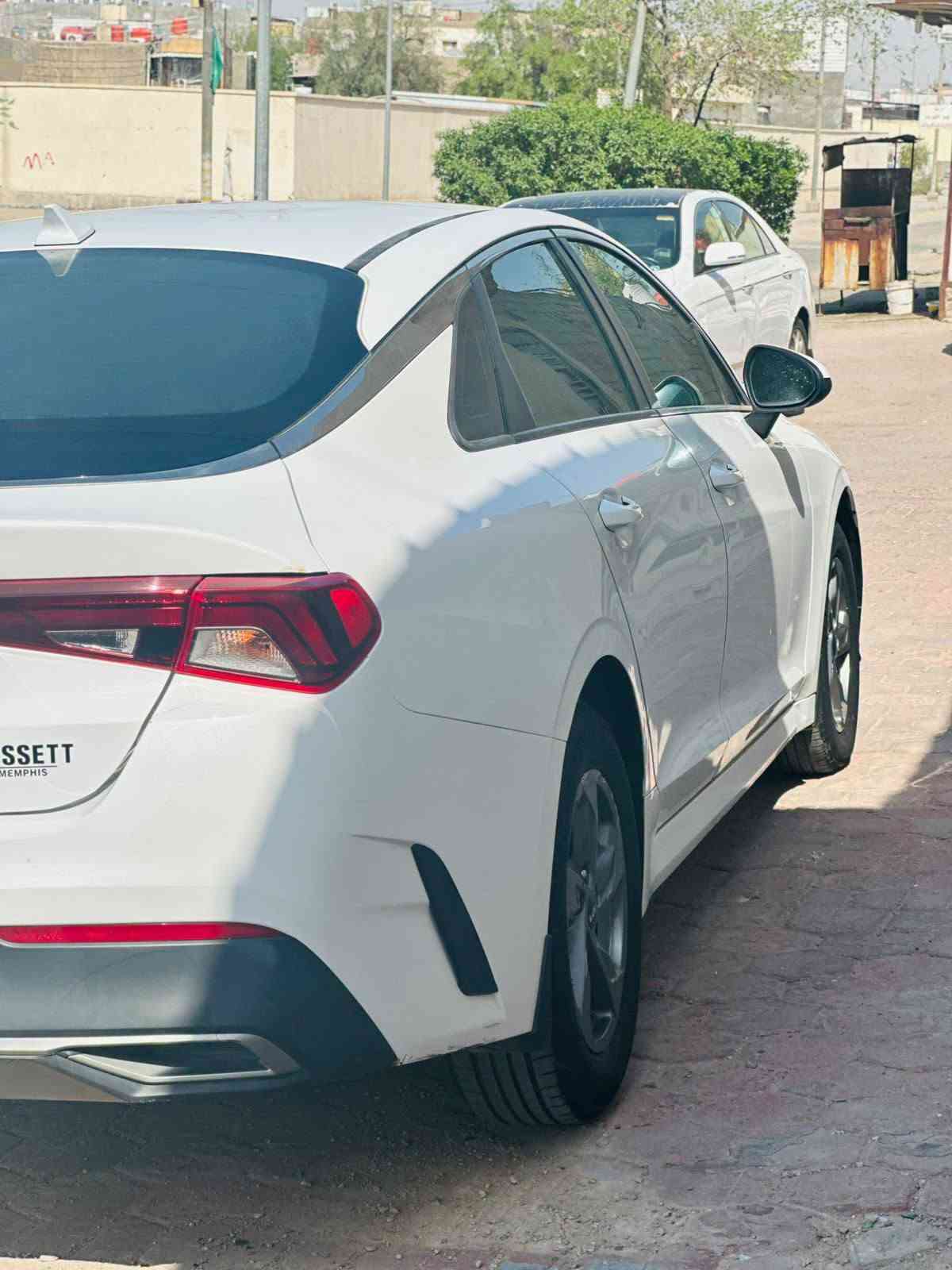 السلام عليكم
كيا K5 موديل 2022
رقم كربلاء معوقين سنه وصير حرة 
بيها وكاله عامة من صاحب سيارة 
وارد امريكي 
✔️ نظافة عالية جداً 
⚙️ المحرك:
✔️ 4 سلندر
✔️ سعة 1.6 لتر 
✔️ أداء قوي + صرفية مناسبة
✔️ كير أوتوماتيك
✔️ مقاعد مخملي 
✔️ كاميرا خلفية
✔️ حساسات أمامية وخلفية
✔️ لايت زينون + LED خلفي
✔️ هندبريك بصمة
✔️ تحكم ستيرن متعدد الوظائف
✔️ مثبت سرعة
✔️ نظام Eco / Sport
✔️ مكيف أوتوماتيك
✔️ شحن USB
✔️ نظام ABS
✔️ مانع انزلاق
✔️ وسائد هوائي
✔️ نظام المحافظة على المسا
✔️ تحذير النقطة العمياء
للبيع  او المراوس 
السعر مطلوب135ورقة
البصرة الجمهورية
هـ7735242744
