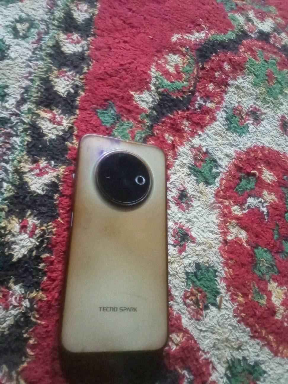 اسم    الموبايل TECnO SPARK
العنوان الناصريه قضاء الاصلاح 
السعر 180دينار
رقم ***********