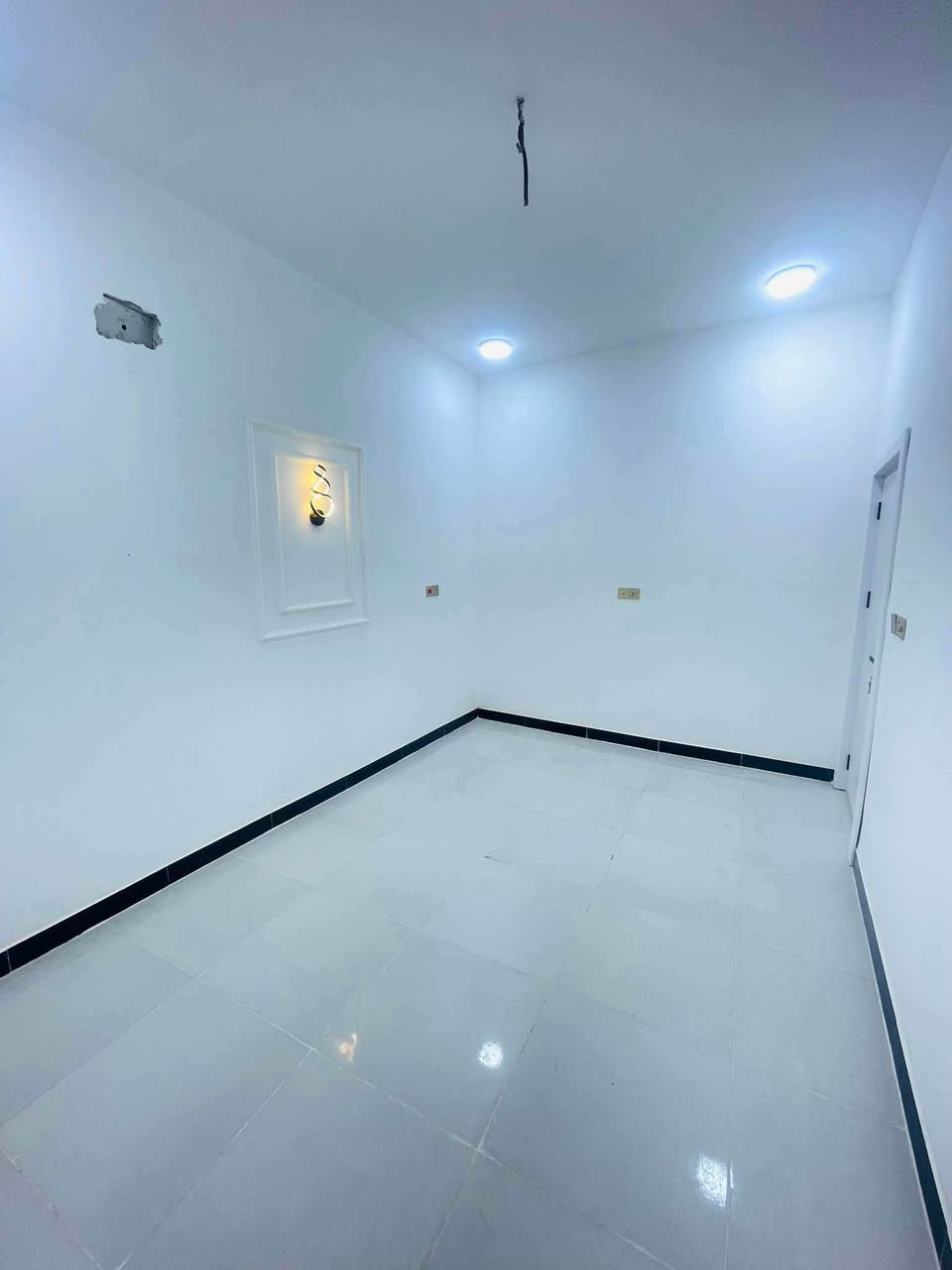 المساحه ٧٥ متر. #***********واتساب
السعر 31 مليون مع المجال 

طابو زراعي // النجف // ملحق حي ميسان// شارع الزوار 

خدمات // تبليط// اناره // نت /// شارع كلش عريض 

#يحتوي على// استقبال // مطبخ وي الصاله مزدوج // صحيات// كراج // غرف النوم وحده// 

#البيت_طابق_واحد_فقط***********
