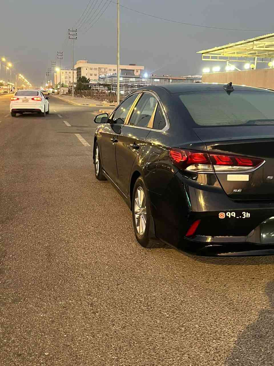 السلام عليكم سوناتا وارد امريكي للبيع 2018
رقم اربيل الماني 
مواصفات 
رادارات جانبيه 
تحكم استيرن جهتين
حساس اطارات 
شاشه كار بلي 
3 انضمه .ايكو .اسبورت . عادي 
المواصفات العاديه متعارف عليهة 
السياره بيهة قطعة وحده بس جاملغ امامي جهة السايق وراجع بارد يعني بدون دواخل 
البنيد فاتح براغي جهة وحده بس للتطبيع 
حادثه من امريكه صاير بالحداديه 
تخم تاير باتردي جديد  اكثر تفاصيل اتصل ع الرقم ما متواجد ع النت 
***********
