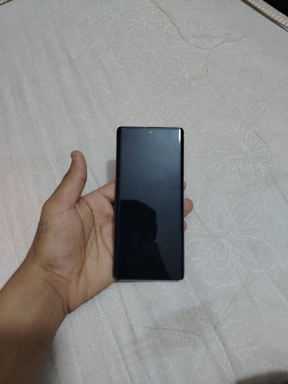 تكنو گمون 40 برو 5g *TECNO CAMON 40 PRO
💫الشاشة6.78 بوصة - 144 هرتز - AMOLED
💫الذاكرة 256 الرام 12 + 12
💫الكاميرا50 + 8 ميجابكسل
💫المعالجMediatek Dimensity 7300
💫البطارية والشحن السريع 5200 مللي أمبير - 45 واط
🌟 المگان بغداد مشتل 
🌟السعر 350 الف و بي مجال 
🌟الجهاز حيل نضيف 
🌟رقمي ***********
