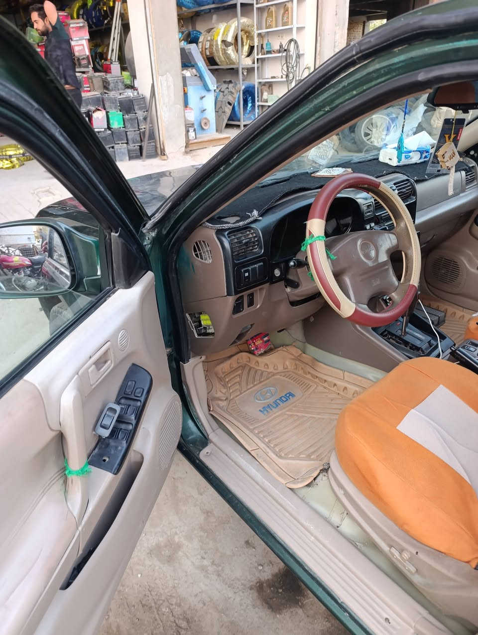 ياالله
السلام عليكم ازوزه للبيع موديل 2001 معمره وجاهزه مكينه vvt تبريد شاشه تخم تاير امس شديته جديد عمابر جديد لايت زنون  ادامه كامله علا السياره تحويل ثاني يوم المالك جاري ويريد تحويل السعر 46 وبيه مجال مكاني الشطره اتصل وبالخدمه *********** سيد سعد الجابري
