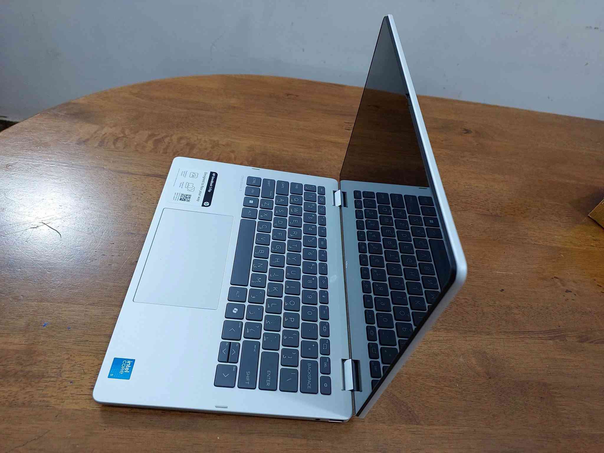الجهاز جديد  جديد مشحون 29 مرة  بس وبعده بضمان شركة العالمية مواصفاته بالصور لاتوب  لمس TOUCH قلاب  سعرة 475$ للاستفسار الاتصال واتس ***********
